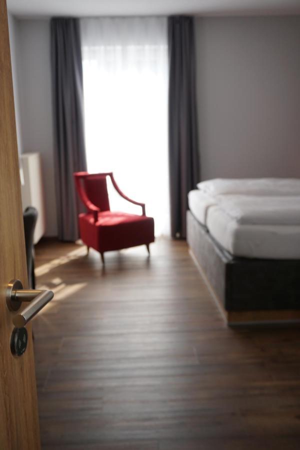Hotel Gruener Baum Kaufbeuren Exterior photo